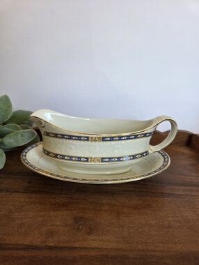 1960's Alfred Meakin England Cream & Blue Porcelain Gravy Boat w/ Underplate